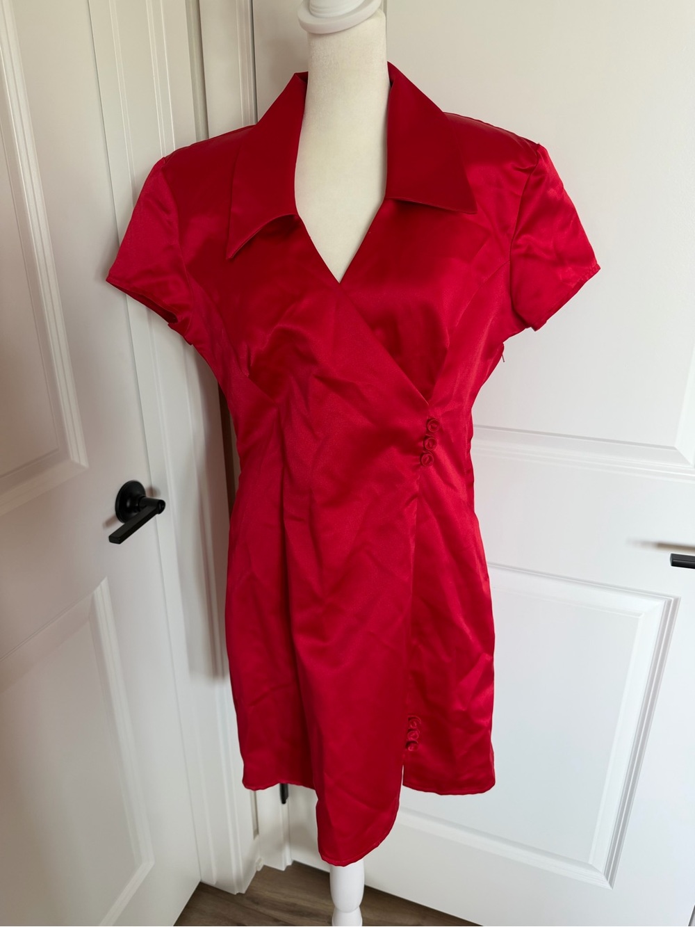 LA Belle Vintage Women's Red Satin Short Sleeve 90’s Dress. Size 9